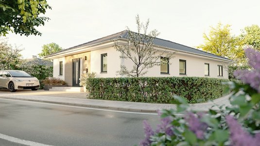 Moderner Bungalow Era 131 mit Walmdach und heller Putzfassade in gepflegter Wohnlage mit Vorgarten und Autoauffahrt